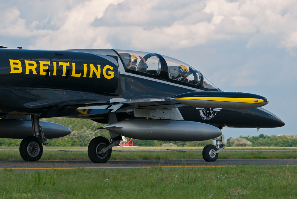086_Kecskemet_Air Show_Breitling Jet Team na Aero L-39C Albatros.jpg